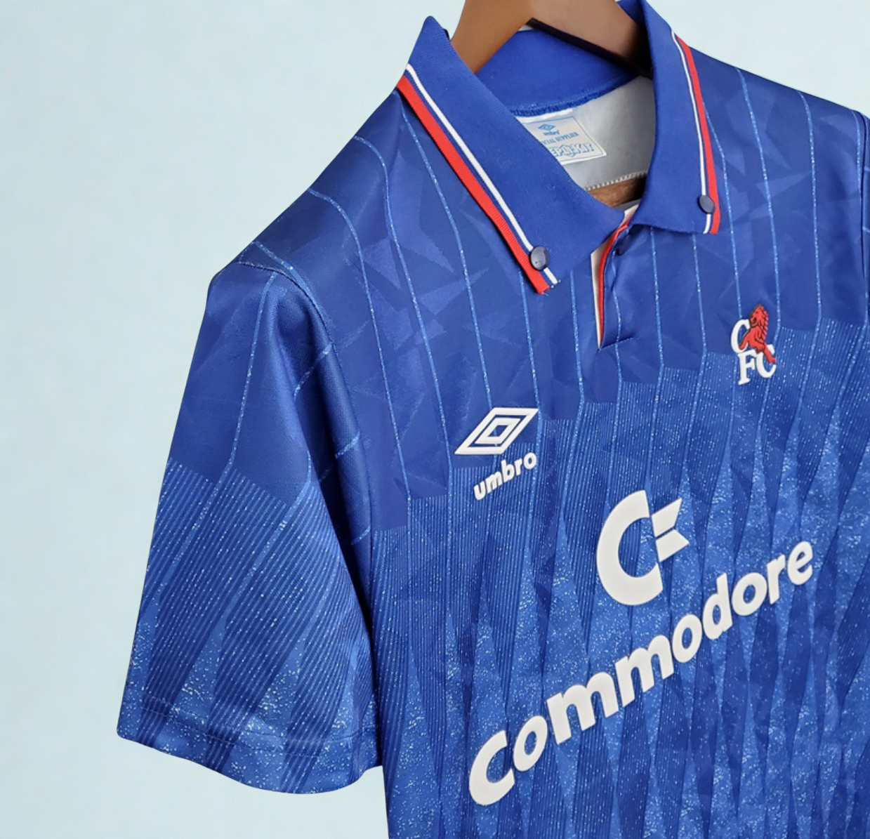 Camiseta Retrô do Chelsea 1989 - Edição Comemorativa (Patrocínio Commodore)